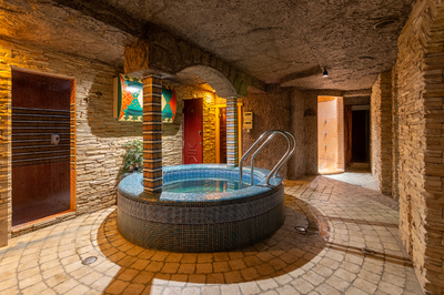 HOYA - a place for large and noisy companies reviews, bath/sauna Kyiv Pechersk district st. General Almazov, 2 (Kutuzov), photo, address with a travel card.