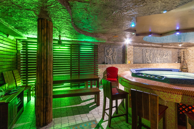 HOYA - a place for large and noisy companies reviews, bath/sauna Kyiv Pechersk district st. General Almazov, 2 (Kutuzov), photo, address with a travel card.