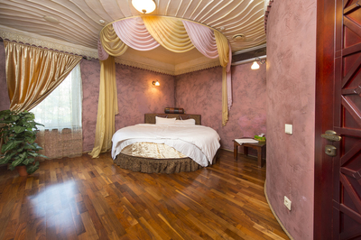 Bath and entertainment complex with professional karaoke Travel Club №1 in Kyiv reviews, bath/sauna Kyiv Dnieper  district ave. Sobornosti, 15, photo, address with a travel card.