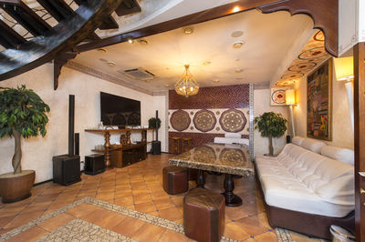 Bath and entertainment complex with professional karaoke Travel Club №1 in Kyiv reviews, bath/sauna Kyiv Dnieper  district ave. Sobornosti, 15, photo, address with a travel card.