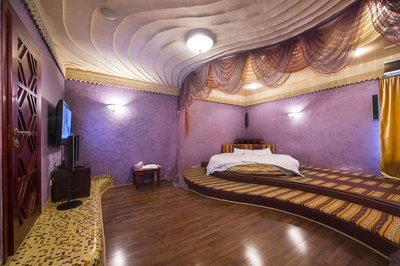 Bath and entertainment complex with professional karaoke Travel Club №1 in Kyiv reviews, bath/sauna Kyiv Dnieper  district ave. Sobornosti, 15, photo, address with a travel card.