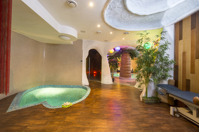 Bath and entertainment complex with professional karaoke Travel Club №1 in Kyiv reviews, bath/sauna Kyiv Dnieper  district ave. Sobornosti, 15, photo, address with a travel card.