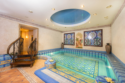 Bath and entertainment complex with professional karaoke Travel Club №1 in Kyiv reviews, bath/sauna Kyiv Dnieper  district ave. Sobornosti, 15, photo, address with a travel card.